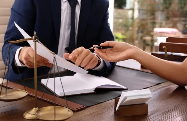 Українці за кордоном зможуть отримувати безоплатну правничу допомогу — рішення Ради