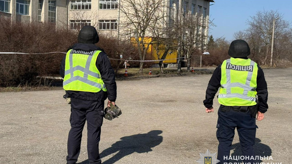 У ліцеї на Тернопільщині на території ліцею виявили макет бойової гранати