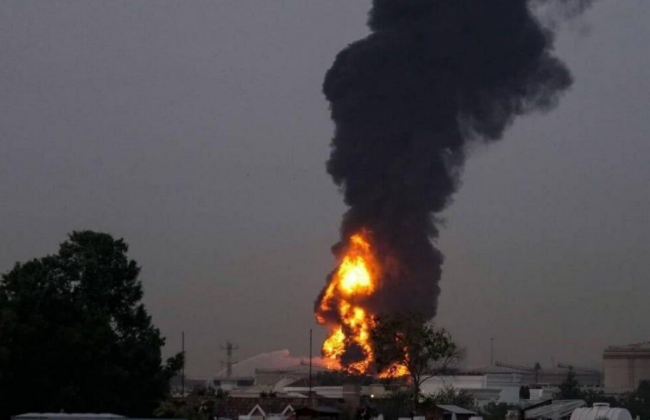 У Дубаї дрон влучив у паливний парк в міжнародному аеропорту: спалахнула потужна пожежа, фото і відео