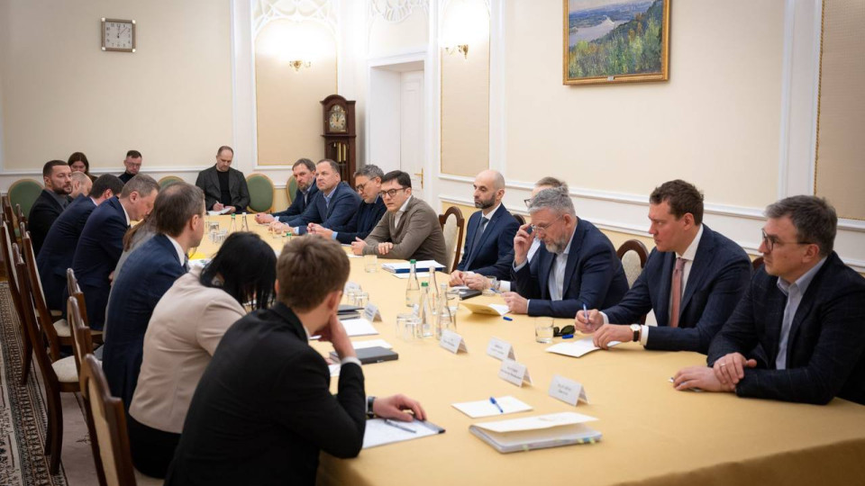 Уряд та представники мереж АЗС узгодили кроки для стабільної ситуації на ринку пального
