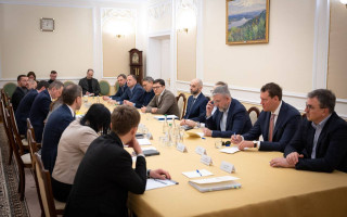 Уряд та представники мереж АЗС узгодили кроки для стабільної ситуації на ринку пального