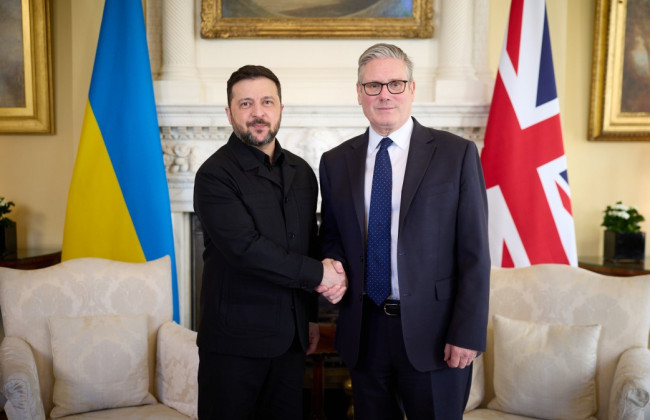 Зеленський обговорив із Стармером посилення ППО та спільне виробництво зброї