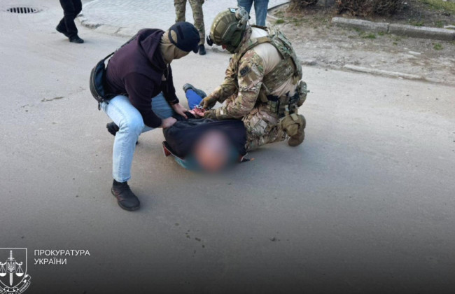 $2000 за зняти з розшуку — на Прикарпатті на хабарі погорів посадовець ТЦК