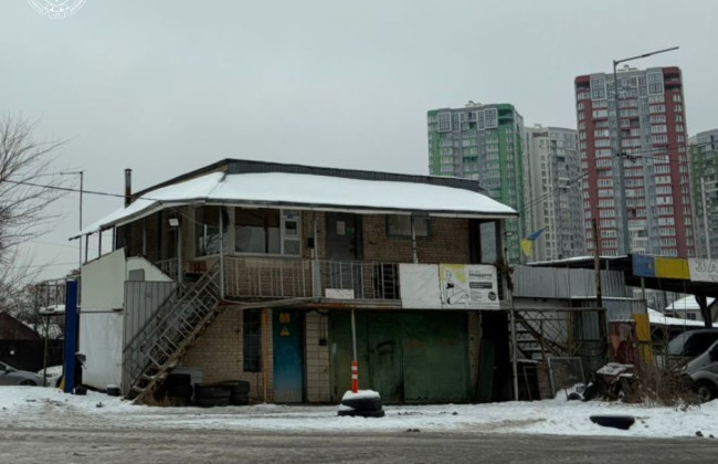 У Києві прокуратура оскаржує реєстрацію самочинних гаражів через ризик втрати землі на 50 млн грн