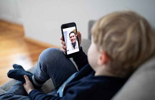 Верховний Суд зобов’язав матір забезпечити щоденне спілкування дитини з батьком — навіть за кордоном