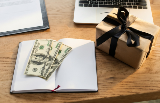 Отримали подарунок або спадщину не від родини: коли без декларації не обійтись