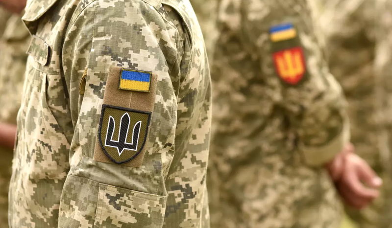 Призупинення служби через СЗЧ та трудові гарантії контрактників: ключові позиції Верховного Суду