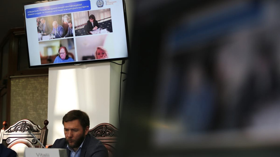 Искусственный интеллект, запросы в реестр и займы от родителей: профессиональный путь и имущественные тайны новых претендентов на должности в ВАКС