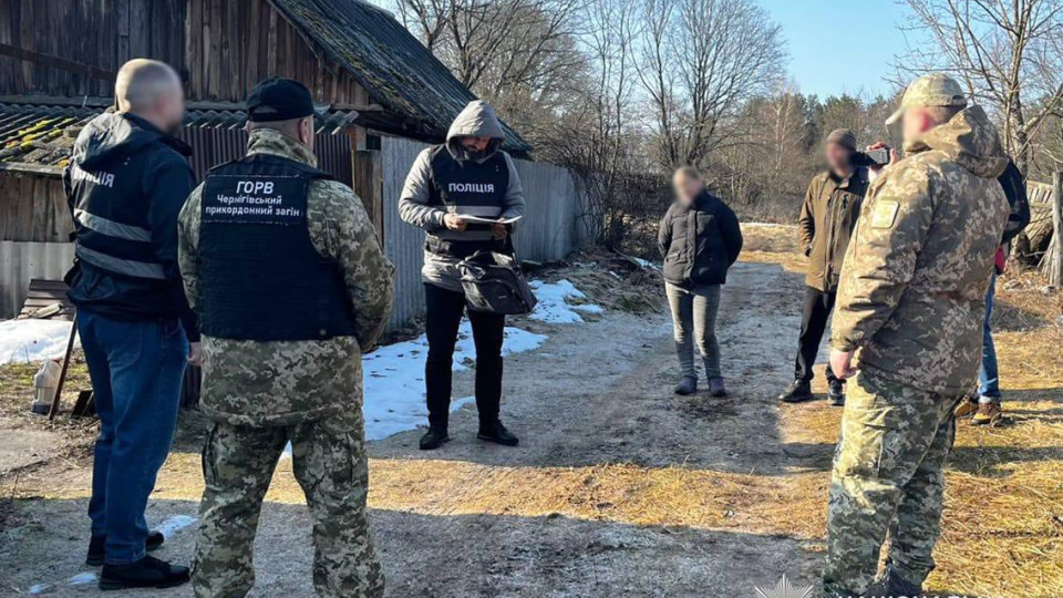 В Черниговской области раскрыли канал незаконной переправки мужчин на мотоциклах через лес прямо к границе