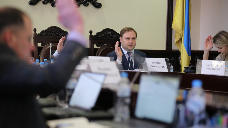 Порушення ПДР, справа про контрабанду та BMW по вартості квитків до США: деталі співбесід претендентів до ВАКС