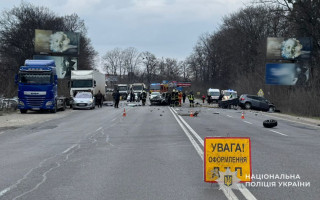 На Львівщини сталася смертельна ДТП: авто після зіткнення вибухнуло