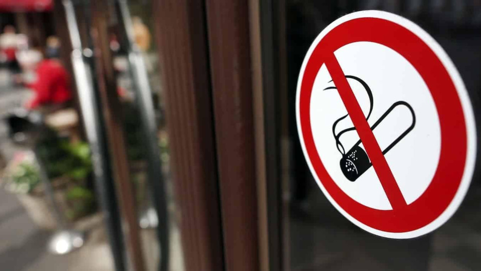 Петиция о повышении штрафов за курение в общественных местах не набрала поддержки