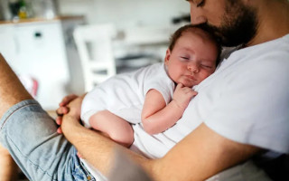 Декретный отпуск для мужчин — как отец может взять больше, чем «четыре месяца»
