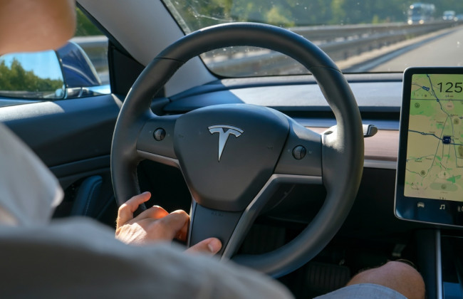«Студенти мають їздити на трамваї» — як апеляція оцінила ці слова у справі 19-річного водія Tesla