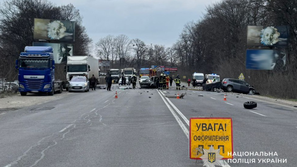 На Львовщине произошло смертельное ДТП: авто после столкновения взорвалось