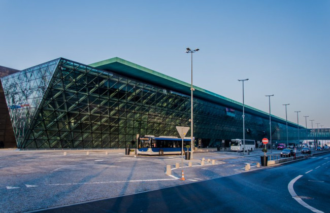 В Кракове пассажир заявил о «ядерной бомбе» в багаже — его сняли с рейса