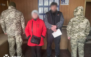 «Кохання» для виїзду за кордон: у Києві чоловік одружився із 80-річною тещею