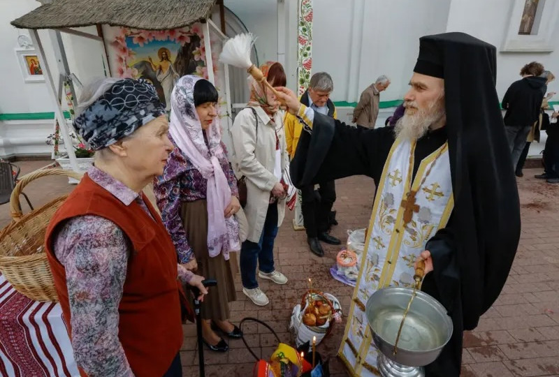 Привітання з Великоднем для мами, бабусі, родини та колег — побажання та картинки