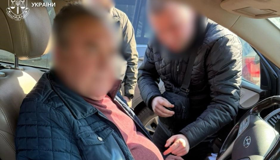 Працевлаштування з бронюванням за хабарі в «Голосіїво-будінвест» – експосадовцю повідомлено про підозру