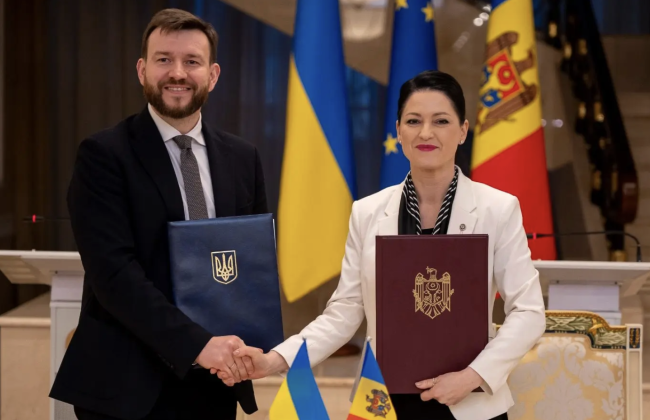 Глава Минсоцполитики Денис Улютин подписал соглашение с Молдовой в сфере соцобеспечения