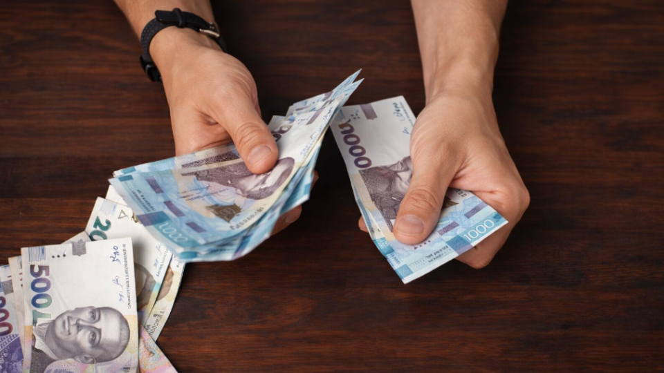 В Днепре суд обязал вернуть пособие по безработице: мужчина 112 дней был за границей