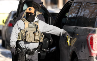 Жодних балаклав і масок: Вашингтон заборонив правоохоронцям приховувати обличчя