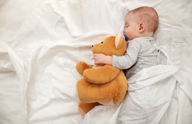 Дитина народилась за кордоном: як оформити батьківство та документи в Україні