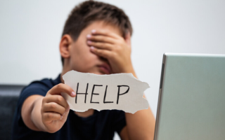 Кібербулінг – як розпізнати, що робити та куди звертатися, щоб захистити дитину