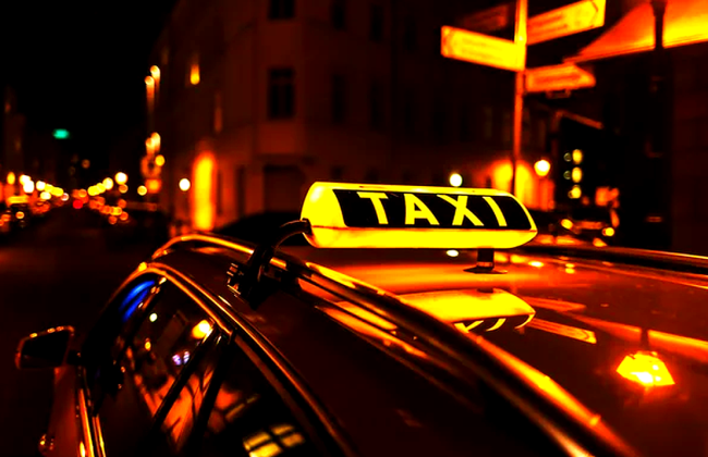 22 березня — День таксиста: найкращі привітання для водіїв та яскраві листівки