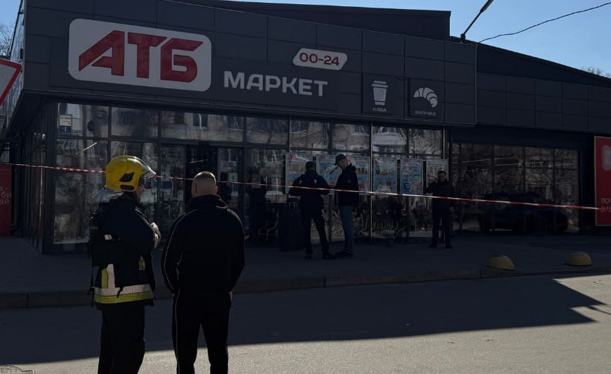 В Чернигове в супермаркете АТБ взорвался неизвестный предмет, есть раненые