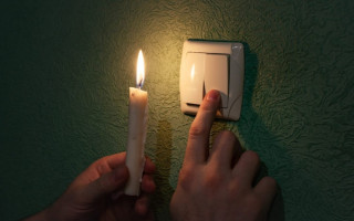 Жители Левого берега Киева снова остались без света из-за повторной аварии на поврежденной сети