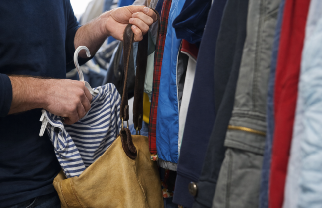 В Киеве мужчина украл брендированную одежду для своей девушки и избежал реального лишения свободы — приговор суда