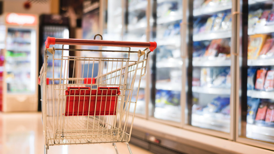 Магазини в Україні віддаватимуть непродані продукти пенсіонерам та ВПО