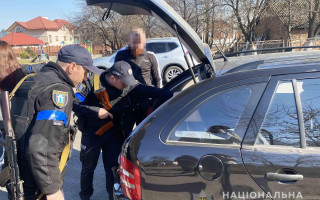 На Черкащині жінка поранила військового ножем і проколола колеса авто під час затримання чоловіка ТЦК