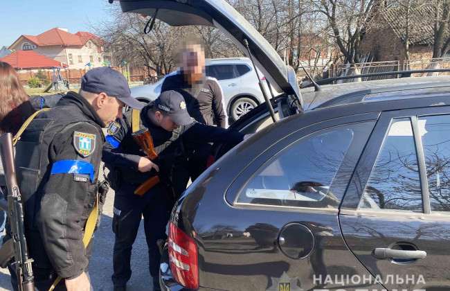 На Черкащині жінка поранила військового ножем і проколола колеса авто під час затримання чоловіка ТЦК