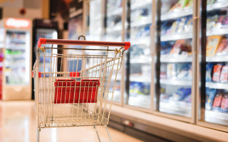 Магазины в Украине будут отдавать непроданные продукты пенсионерам и ВПО