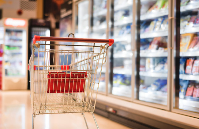 Магазины в Украине будут отдавать непроданные продукты пенсионерам и ВПО