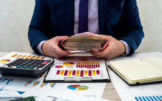 Для держслужбовців встановлять «стелю» зарплат на рівні виплат рядового військового