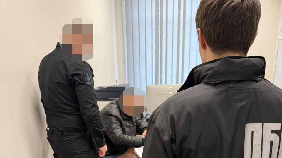 В Сумах разоблачили бывшего начальника медицинской службы ВСП, который инсценировал падение, чтобы получить 2 млн гривен