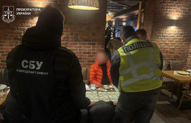 $32 000 за «билет от войны» — в Киеве задержали мошенника за попытку незаконной переправки мужчин за границу
