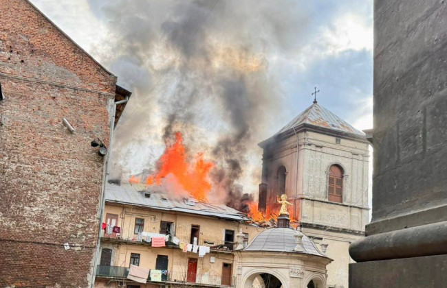 У центрі Львова російський дрон влучив в житловий будинок