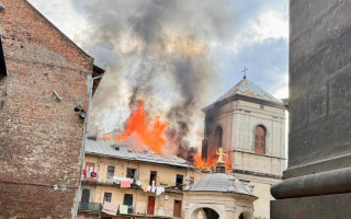 В центре Львова российский дрон попал в жилой дом