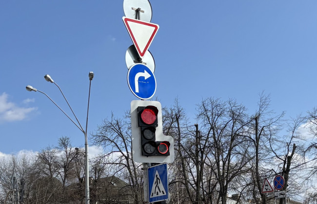 В Киеве установили новый светофор с красным кругом — что означает, фото