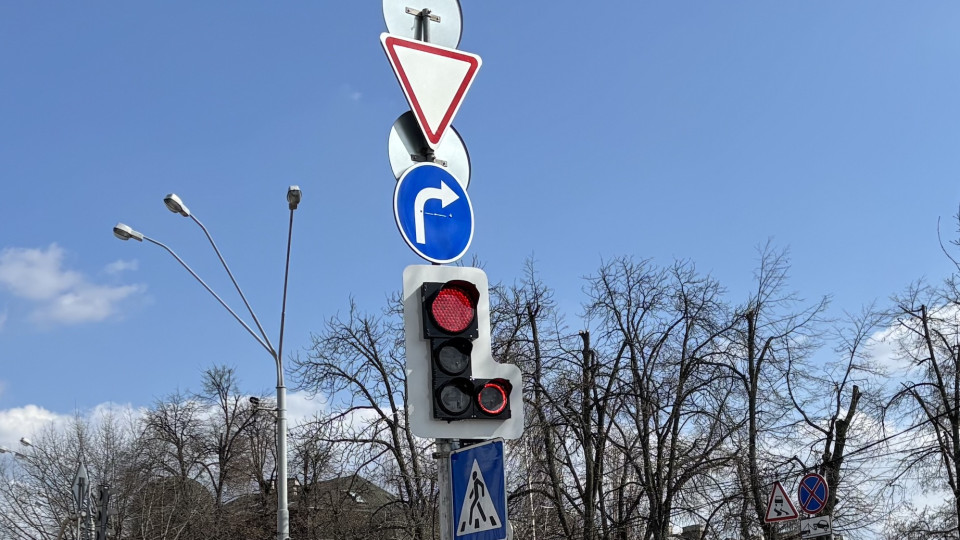 В Киеве установили новый светофор с красным кругом — что означает, фото