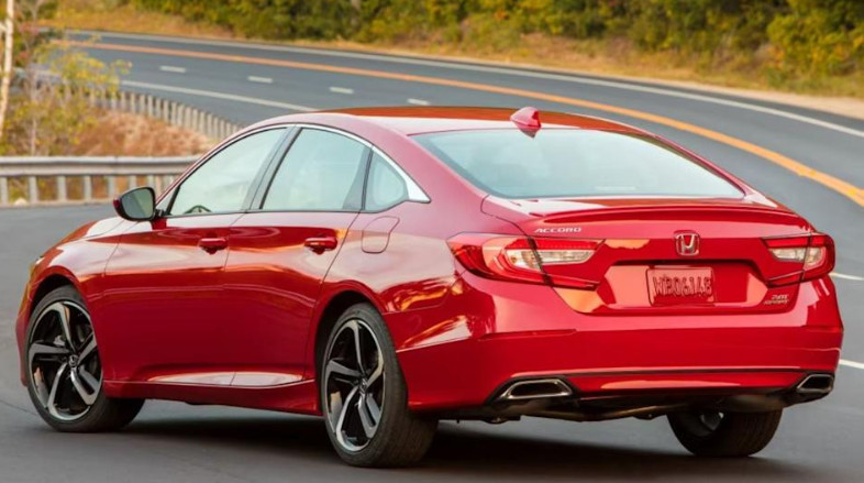 Неожиданное торможение на ходу: Honda обвиняют в опасном дефекте авто