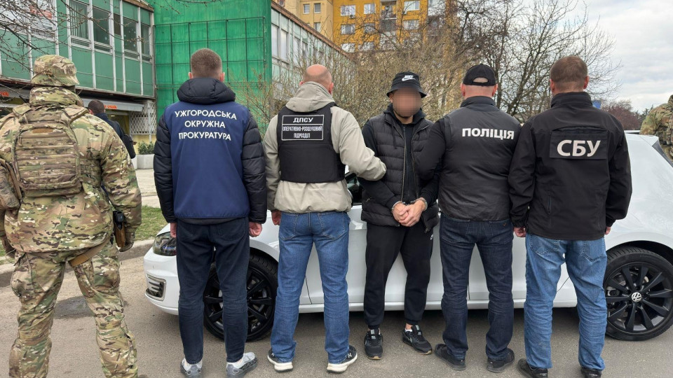 В Ужгороде задержали тренера по боксу, который за 10 тысяч долларов переправлял мужчин в Словакию