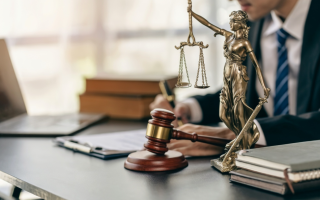 Юриста з Британії позбавили права практики через розкрадання коштів клієнтів