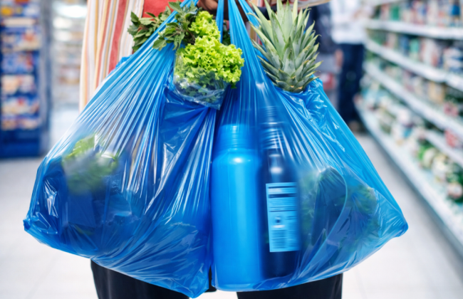 Пластикові пакети в магазинах заборонені — які правила діють