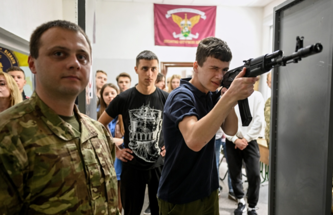 Студентів не викликатимуть до ТЦК: у Міносвіти пояснили, що передбачає новий курс про нацспротив