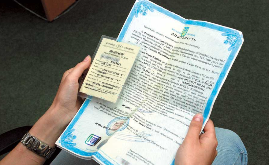Как украинцам за рубежом легально передать права на имущество или автомобиль – разъяснение